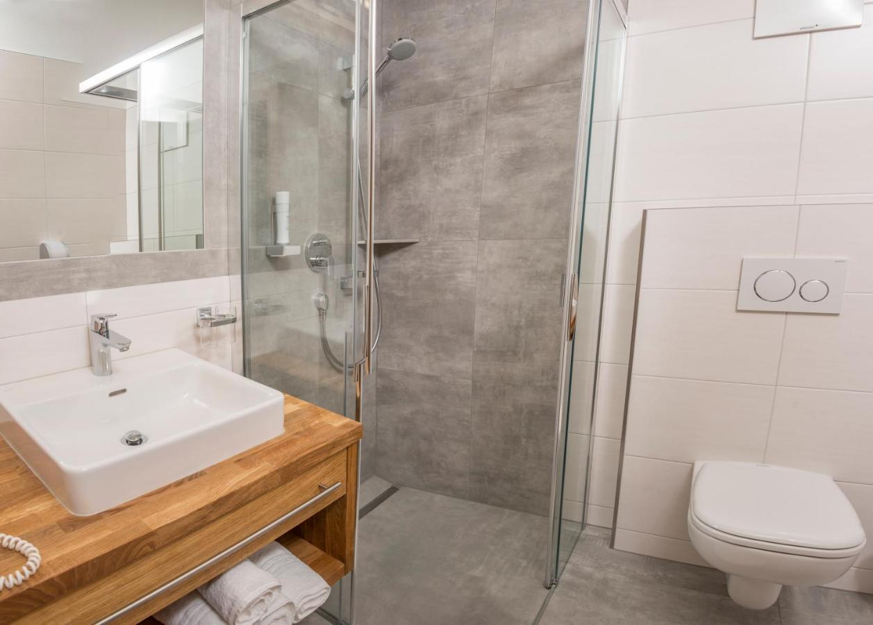 Hotel Platzwirt 劳里斯 外观 照片