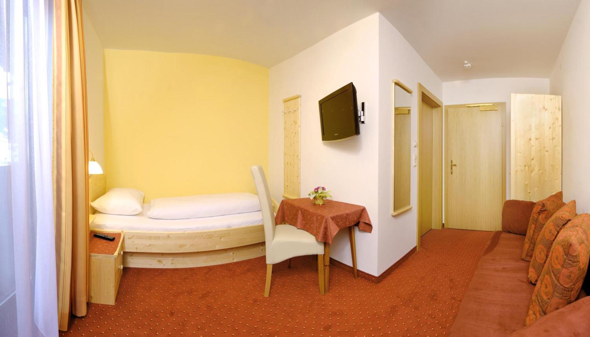Hotel Platzwirt 劳里斯 外观 照片