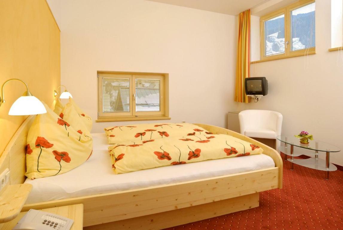 Hotel Platzwirt 劳里斯 外观 照片