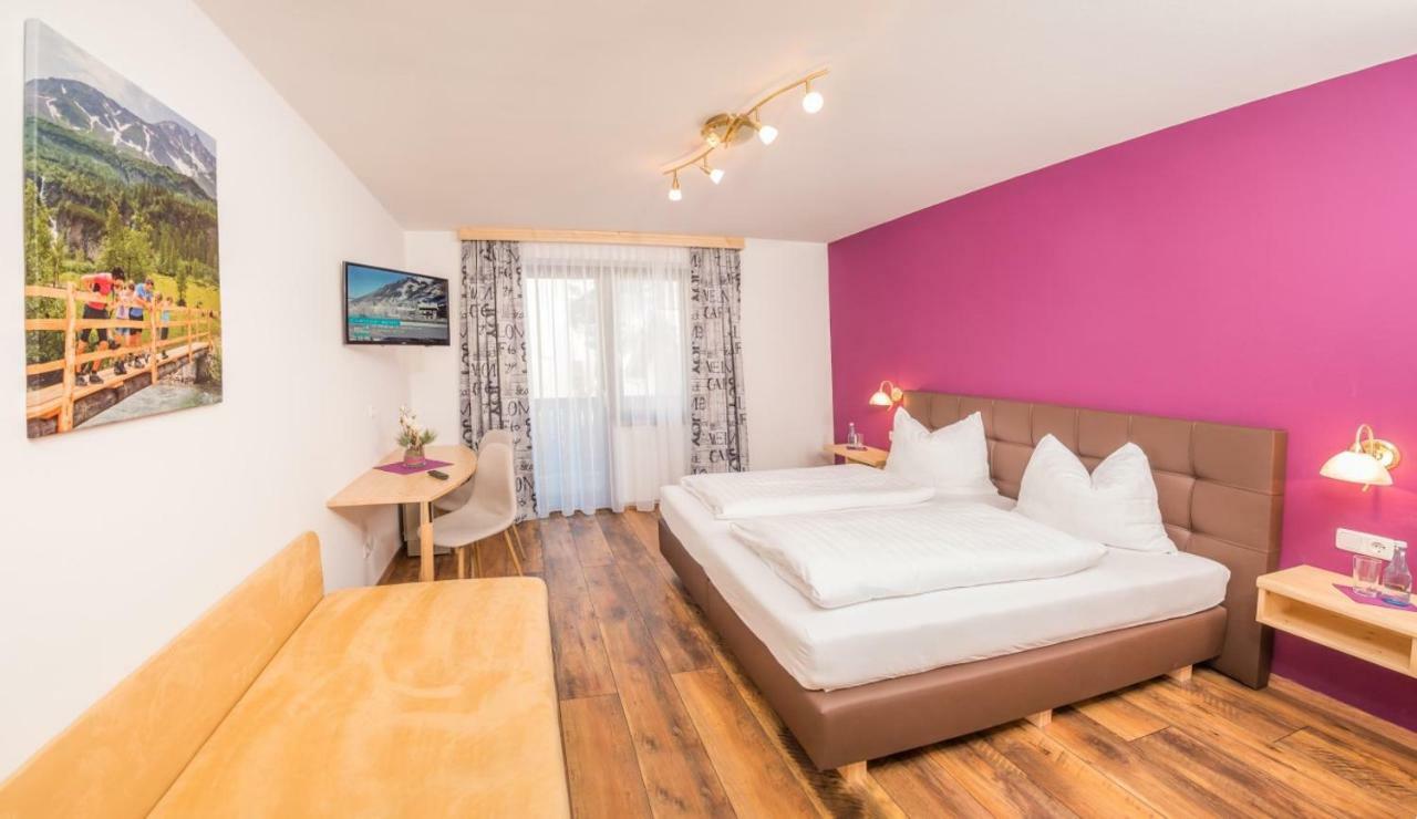 Hotel Platzwirt 劳里斯 外观 照片