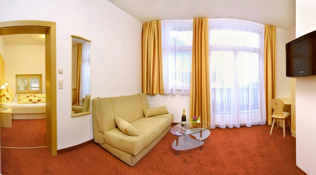 Hotel Platzwirt 劳里斯 外观 照片