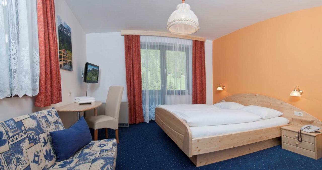 Hotel Platzwirt 劳里斯 外观 照片